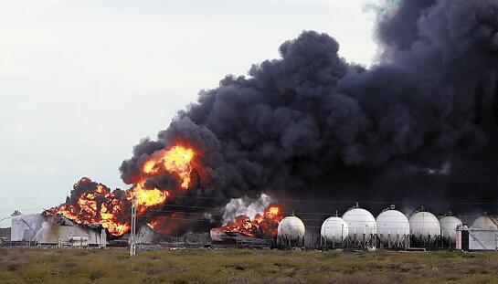 加油站的地下儲油罐、加油機、管理室和加油站場所防火